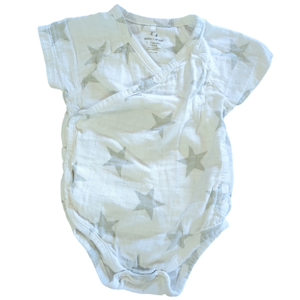🍁2/$7🍁ADEN & ANAIS White with Grey Stars Short Sleeve Onesie